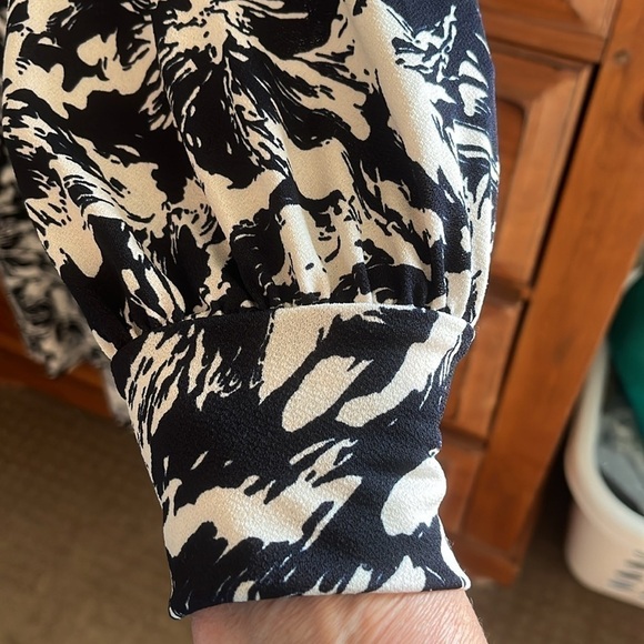 NWT Lush Women’s Black And Cream Wrap Dress Size Large - Picture 2 of 12